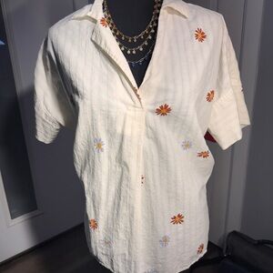 Madewell Embroidered Daisy Short Sleeve Popover Shirt
Size: M (Medium)